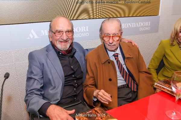 Vittorio Feltri e Vittorio Russo preso la libreria Mondadori di Milano per la presentazione del libro Miryam il segreto della madre